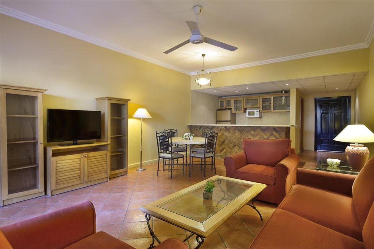 Sharm Dreams Vacation Club - Aqua Park Hotel Exterior foto A living room in a typical condominium