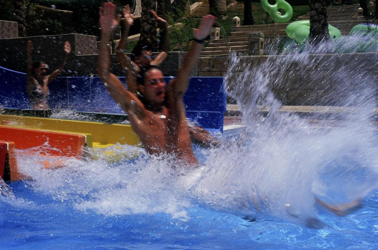 Sharm Dreams Vacation Club - Aqua Park Hotel Exterior foto A water slide at Splash Island
