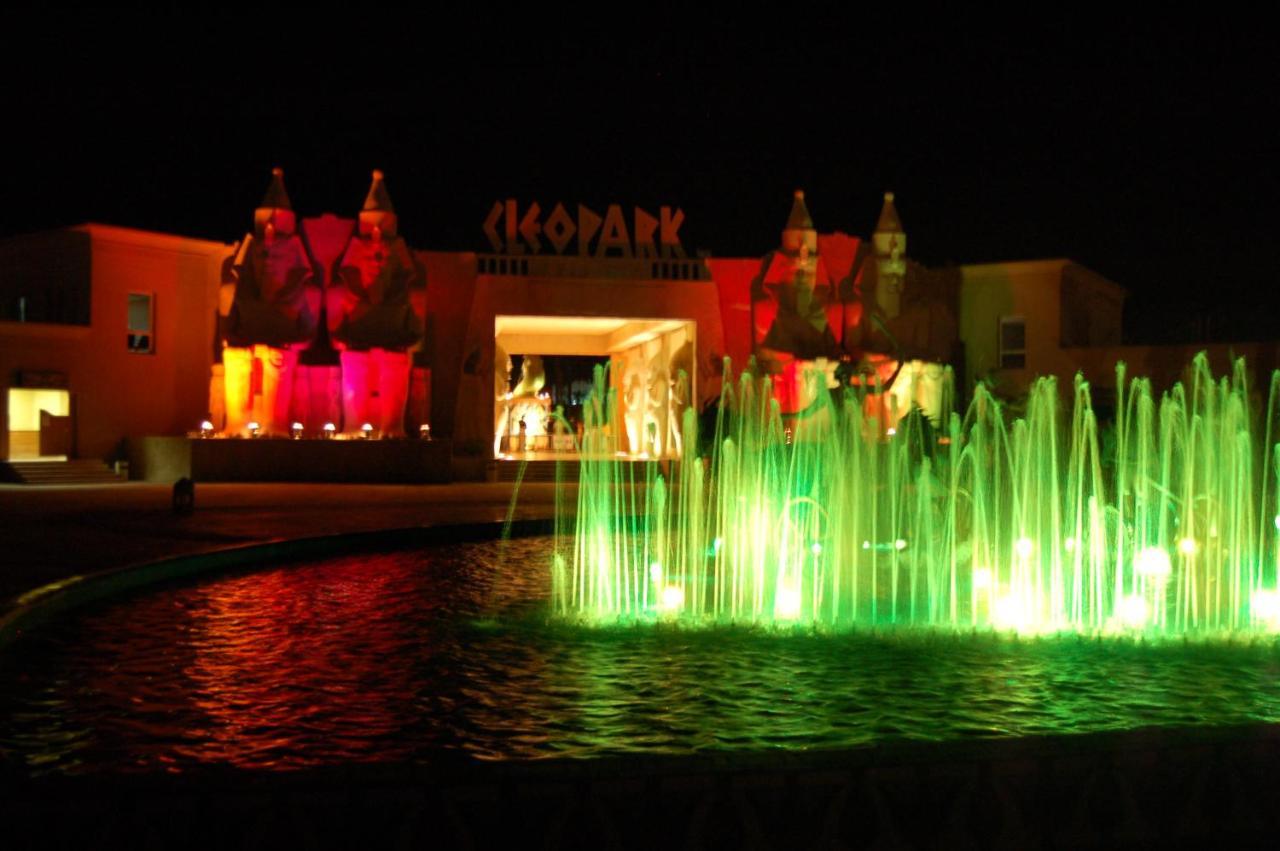 Sharm Dreams Vacation Club - Aqua Park Hotel Exterior foto Fountains at the entrance of the resort