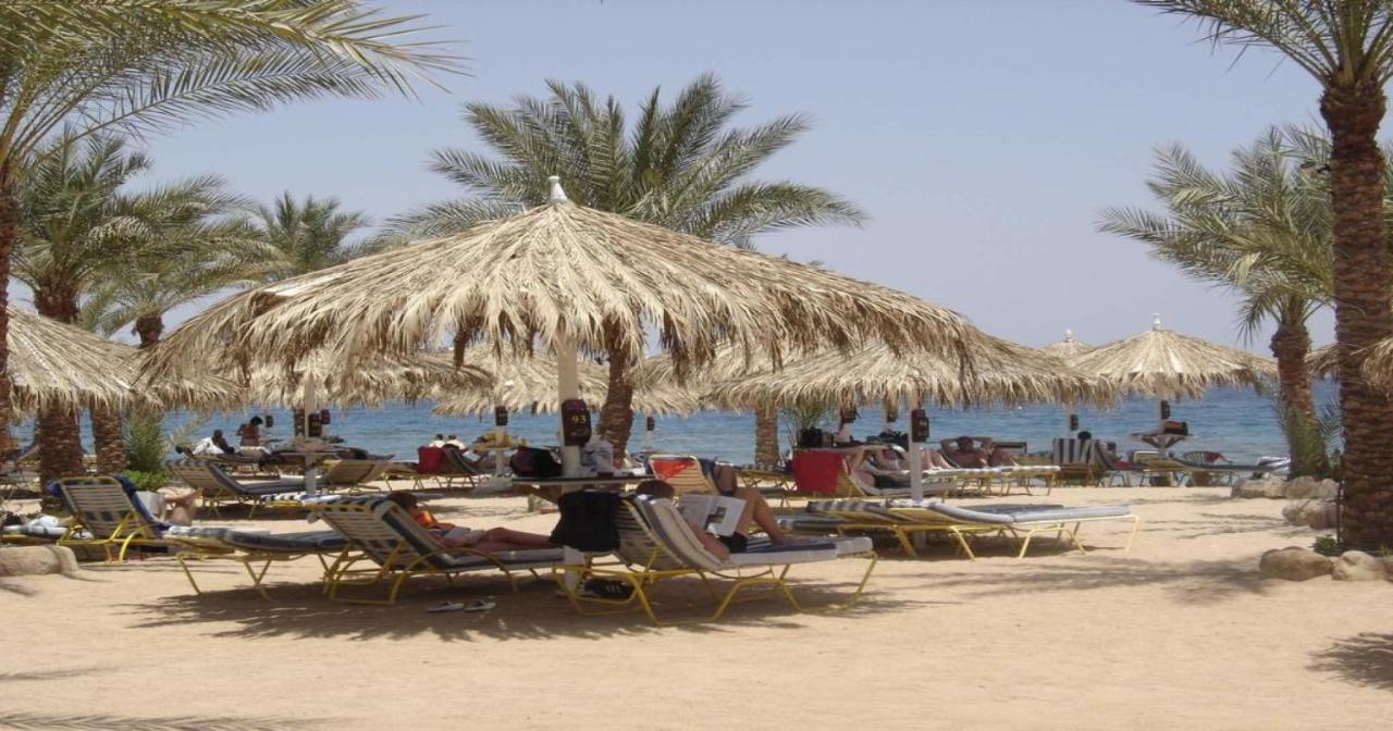 Sharm Dreams Vacation Club - Aqua Park Hotel Exterior foto Tourists on the beach at Sharm El Sheikh