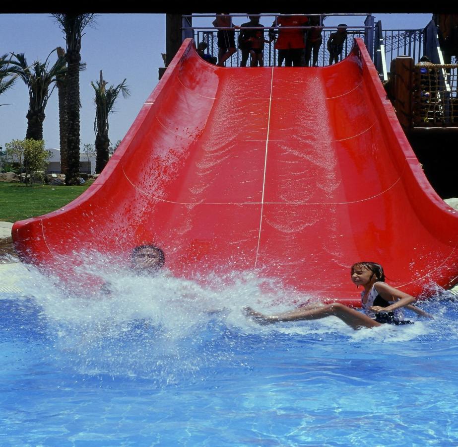 Sharm Dreams Vacation Club - Aqua Park Hotel Exterior foto A water slide
