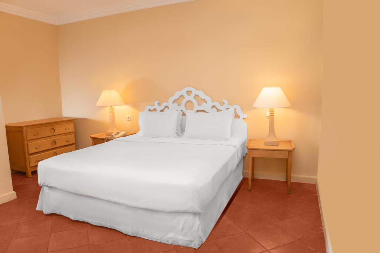 Sharm Dreams Vacation Club - Aqua Park Hotel Exterior foto A bed with a bed skirt