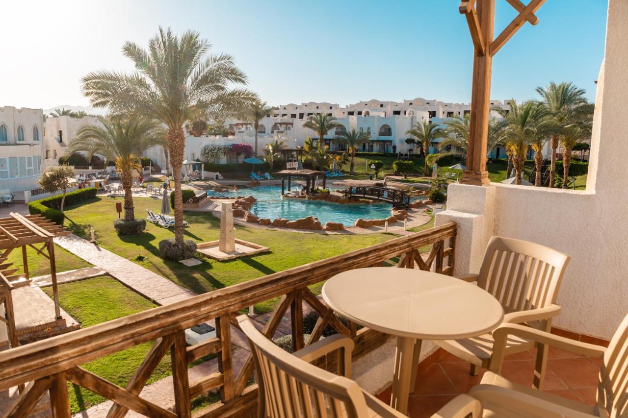 Sharm Dreams Vacation Club - Aqua Park Hotel Exterior foto View of the pool at the Hilton Sharm El Sheikh