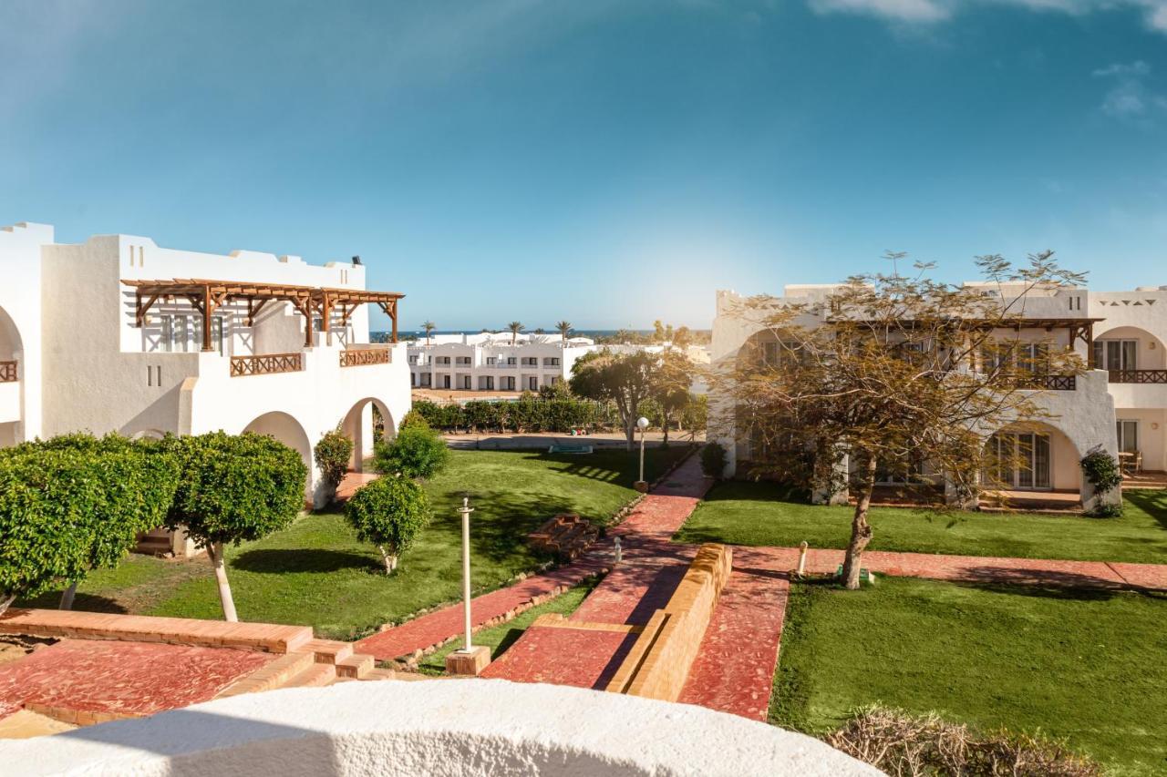 Sharm Dreams Vacation Club - Aqua Park Hotel Exterior foto The campus of the American University of Ras Al Khaimah